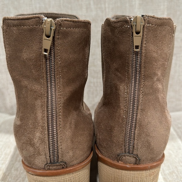 Taupe heeled booties - Picture 4 of 8